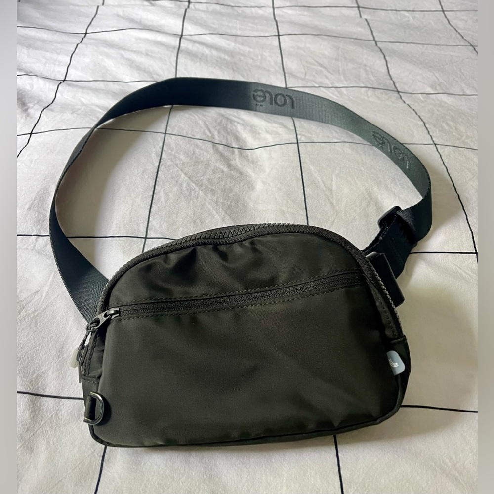 LOLE Hunter Green Belt Bag